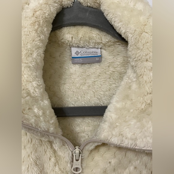 Women’s Columbia cream colored Sherpa jacket. Medium. Great pre-owned condition - Picture 7 of 7